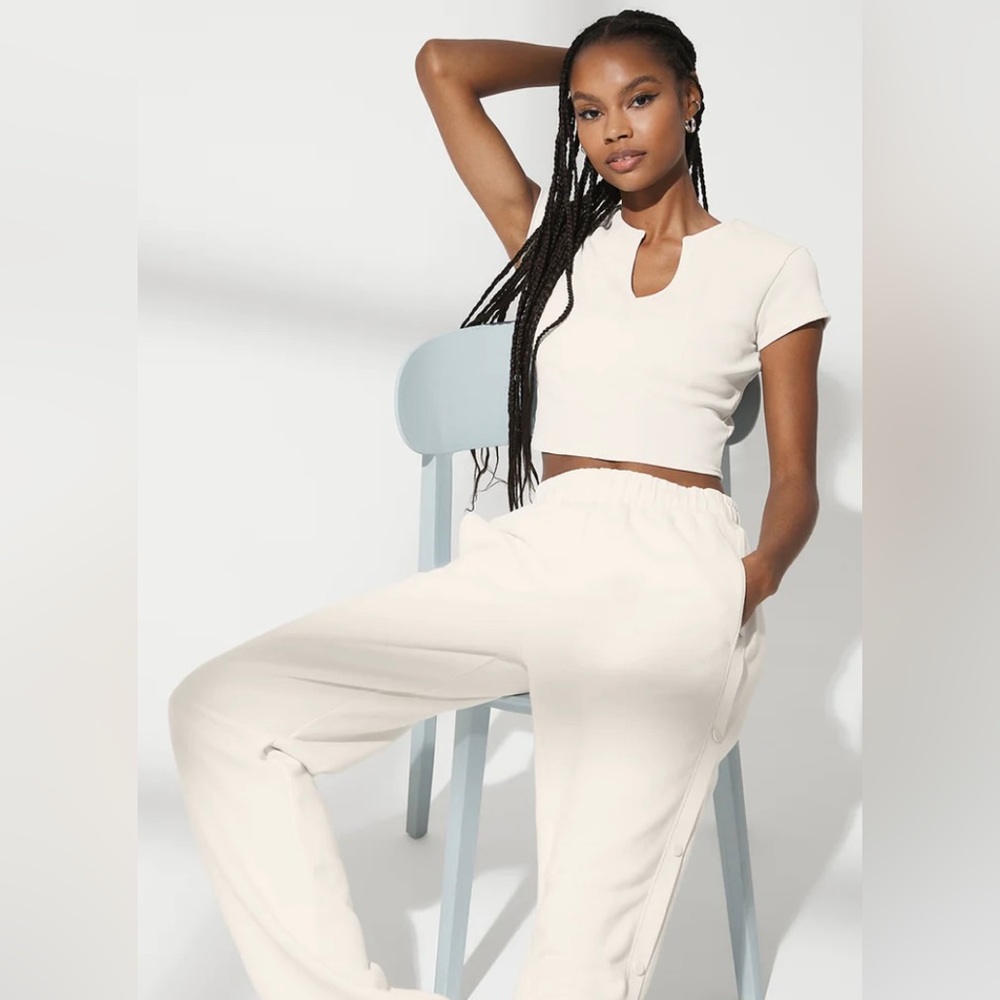 NWT! ALO yoga Ribbed Cropped Savvy Short Sleeve Top, Ivory, XS.
